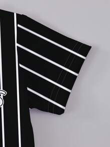 1 Set de ropa estilo deportivo para niños pequeños, diseño de rayas verticales en blanco y negro, camiseta estampada "LOS ANGELES 23", camiseta de manga corta y pantalones cortos, adecuado para actividades diarias, conjunto enérgico para primavera/verano