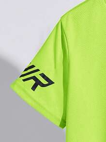 SHEIN 2 件套青少年男孩运动纹理垂直条纹图案运动短袖 T 恤和短裤套装 - 綠色 - 查看 8