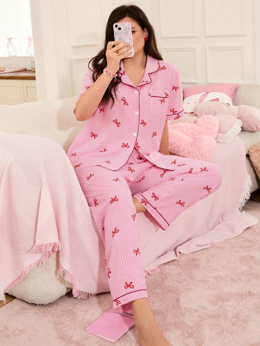 Conjunto de pijama de talla grande con Top de manga corta con volantes y lazo, y pantalones a rayas - Multicolor - Ver 1