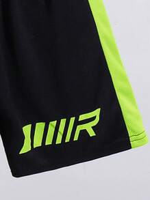 SHEIN 2 件套青少年男孩运动纹理垂直条纹图案运动短袖 T 恤和短裤套装 - 綠色 - 查看 6