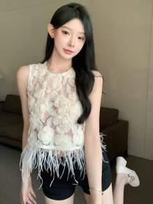 DAZY Blusa elegante estiva da donna in organza, con decorazioni in pizzo floreale 3D, trasparente, con frange all'orlo, senza maniche. Top corto da donna per uscire - Bianco - Visualizzare 7