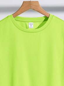 SHEIN 2 件套青少年男孩运动纹理垂直条纹图案运动短袖 T 恤和短裤套装 - 綠色 - 查看 4