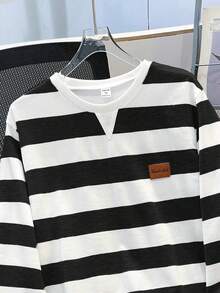 SHEIN Áo nỉ dài tay cổ tròn in họa tiết sọc đa năng thoải mái, rộng rãi cho bé trai tuổi teen, thích hợp mặc khi đi chơi và đi học, áo sơ mi dài tay, áo nỉ sọc đen trắng vào mùa thu/đông - màu đen - Xem 8