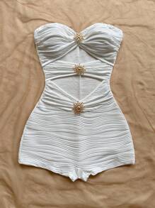 Soleia 女士度假白色针织波浪纹露肩连体衣，金属扣装饰，修身显身材，适合派对、约会、下午茶、内搭或外穿 - 白色 - 查看 4