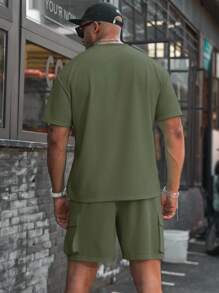 Manfinity Homme Plus Size Men 2-Piece Set: Solid Color Short Sleeve T-Shirt And Casual Shorts - Green - View 2