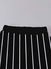 1 Set de ropa estilo deportivo para niños pequeños, diseño de rayas verticales en blanco y negro, camiseta estampada "LOS ANGELES 23", camiseta de manga corta y pantalones cortos, adecuado para actividades diarias, conjunto enérgico para primavera/verano