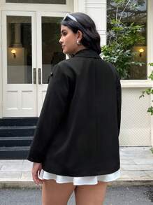 SHEIN EZwear Blazer de manga larga con botones delanteros y decoración de lazo 3D, talla grande, color negro, para maestros - Negro - Ver 2