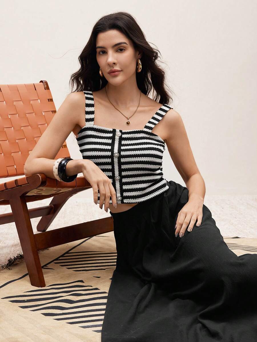 Modelyn Set de 2 piezas Chaleco y falda de punto a rayas de estilo casual de vacaciones para mujer, ropa de verano para mujeres - Blanco y Negro - Ver 1