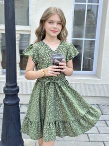 SHEIN Tween Girls' Casual Green Ditsy Floral V-Neck Ruffle Sleeve A-Line Short Sleeve Dress With Belt - Green - View 1