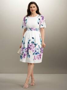 SHEIN Clasi 大码女式优雅花卉印花连衣裙配腰带，适合春夏季度假 - 白色 - 查看 3