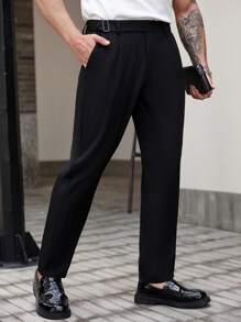 Manfinity CasualCool Pantalones de traje con diseño de goma en la cintura, estilo casual británico para ir al trabajo diario, ligeros y transpirables. Pantalones rectos de vestir de unicolor con bolsillos plisados, versátiles para el uso diario, viajes, vacaciones y salidas. Regalo ideal para esposo y novio. Estilo casual y sencillo, estilo maduro urbano, estilo de caballero británico. Pantalones negros de vestir con pliegues para hombre, estilo de dinero antiguo