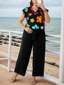 SHEIN LUNE Conjunto casual de vacaciones de verano de dos piezas para mujer de talla grande, con una blusa de encaje de cuello en V y pantalones sueltos de cintura alta para maestras, atuendo de graduación de dos piezas para mujeres