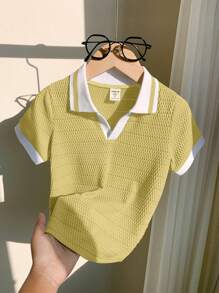 Polo à manches courtes pour garçon, style sportif et décontracté avec blocs de couleurs et détails décoratifs. Convient pour les déplacements, l'école, les loisirs quotidiens, les vacances, les voyages, les sports. Adapté aux enfants, aux écoliers, aux assortiments familiaux, aux fêtes d'anniversaire. Convient pour un usage quotidien, scolaire, sportif. Idéal pour le printemps et l'été. - Jaune citron - Voir 8