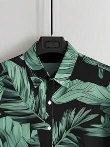 Manfinity RSRT 男士节日热带植物印花单排扣短袖衬衫 - 黑色 - 查看 5
