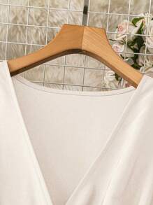 SHEIN Clasi 大码女式V领短袖系腰百褶下摆连衣裙