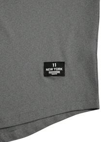 Manfinity Homme Conjunto Casual Masculino de Camiseta de Manga Curta com Decote em V e Estampa de Letra e Shorts com Cordão na Cintura, Conjuntos Casuais Confortáveis - Cinza - Visão 3