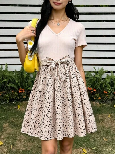 SHEIN 少女春夏/休闲度假/优雅通勤/淑女杏核纹理V领拼接黑色碎花A字下摆短裙A字下摆连衣裙/度假/海边/度假服装/情人节/返校季/西部/海滩度假装