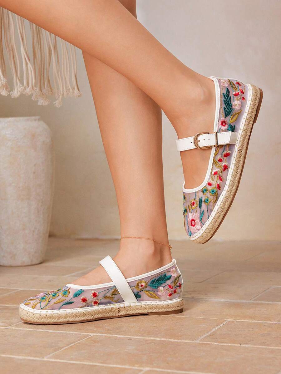 Styleloop Women's Round Toe Flat Strap Fashion Sandals, Suitable For Beach And Vacation - White - View 1