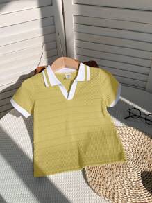 Polo à manches courtes pour garçon, style sportif et décontracté avec blocs de couleurs et détails décoratifs. Convient pour les déplacements, l'école, les loisirs quotidiens, les vacances, les voyages, les sports. Adapté aux enfants, aux écoliers, aux assortiments familiaux, aux fêtes d'anniversaire. Convient pour un usage quotidien, scolaire, sportif. Idéal pour le printemps et l'été. - Jaune citron - Voir 6