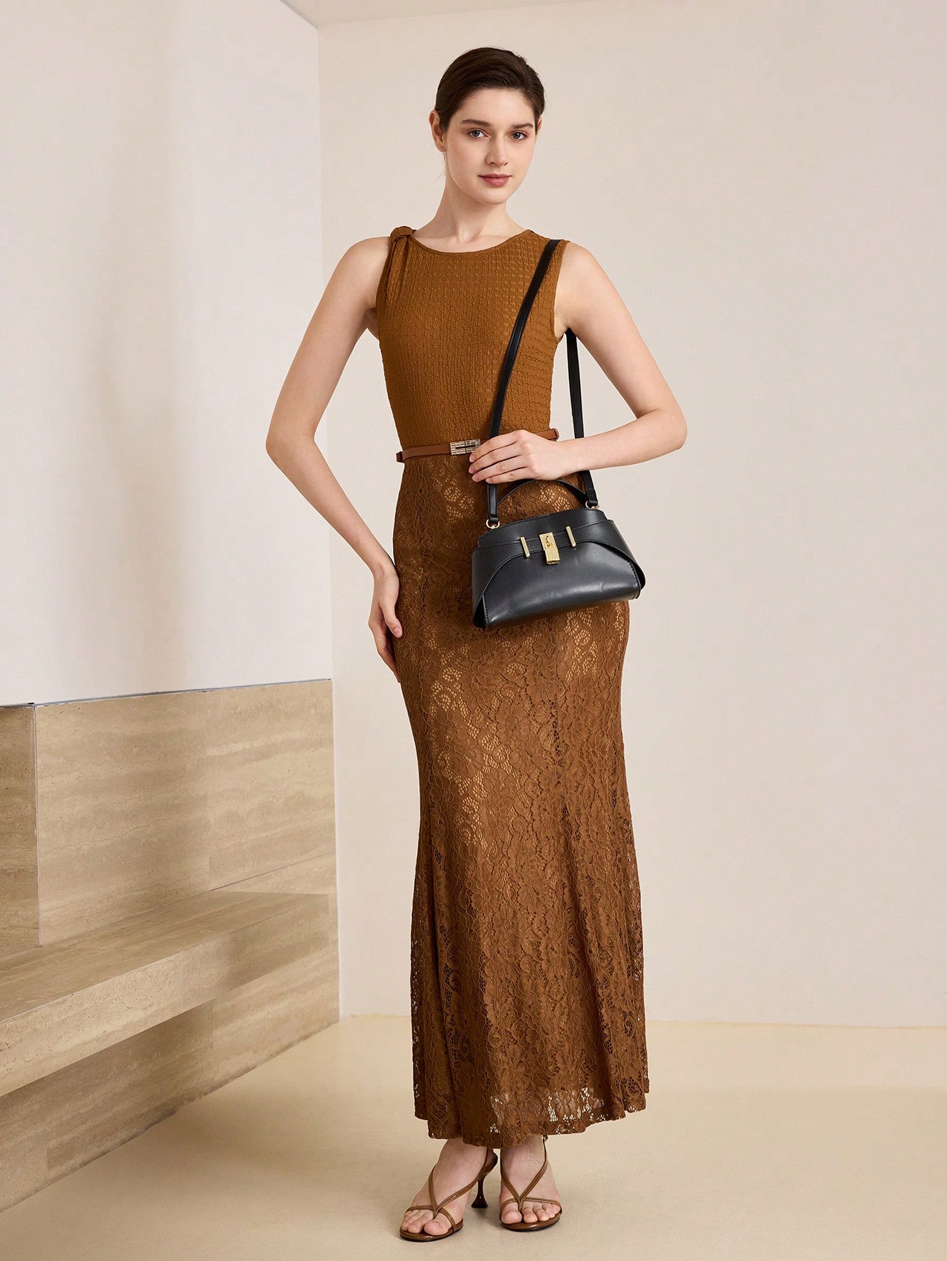 MOTF PREMIUM حقيبة يد بتفاصيل قفل الموضة