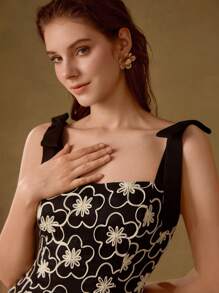 MOTF PREMIUM EMBROIDERY SLIM FIT ZIPPER DRESS