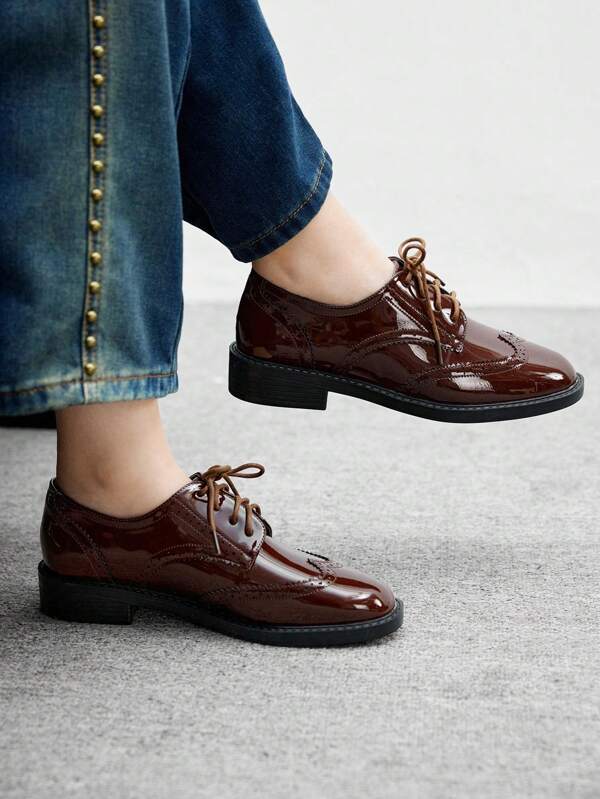 CUCCOO BIZCHIC Mocasines planos de punta redonda con cordones tipo brogue de color marrón, zapatos planos de oficina, trabajo y casual para mujer