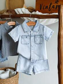 SHEIN Vintaside Kids 男宝宝夏季翻领短袖时尚百搭水洗牛仔衬衫搭配休闲简约水洗牛仔短裤两件套 - 淺色水洗藍 - 查看 1
