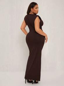 SHEIN X Phaith Montoya SHEIN SXY Đầm nữ cỡ lớn mùa xuân/hè thanh lịch, gợi cảm, tối giản, kiểu dáng thường ngày với đệm vai phóng đại và thiết kế xếp ly ôm sát, phù hợp cho các dịp công sở quyến rũ, du lịch biển, tôn dáng, đi xem hòa nhạc, công sở, đi làm, nghỉ dưỡng, dã ngoại, kỳ nghỉ, nhiều lớp, ngày lễ, hẹn hò, sinh nhật, tiệc độc thân, tiệc cocktail, sự kiện trang trọng, Gyaru, Ibiza, Nashville, nghỉ ngơi, tiệc rave, kín đáo, sang trọng, câu lạc bộ, dễ thương, thường ngày, mua sắm, thời trang đường phố, đi chơi, dáng người tôn dáng; - màu nâu - Xem 7