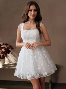 Savoree Nouvelle robe de cocktail élégante de soirée avec large bretelle, silhouette taillée en A, tissu perlé, design à lacets dans le dos, longueur courte, convient pour le printemps/l'été - Blanc - Voir 4