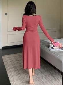 SHEIN 女士休闲镂空方领连衣裙，舒适保暖，秋冬必备 - 紅木色 - 查看 2