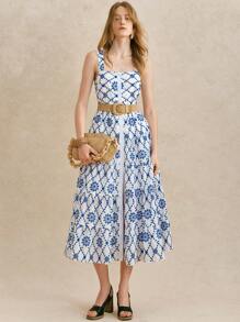 Écloséra 复古法式方领吊带前开式单排扣白色底蓝色刺绣腰部喇叭下摆吊带裙女式