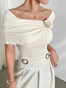 Modelyn 女士夏季純色修身優雅短袖T恤，附有3D花卉點綴 - 杏色 - 查看 3