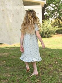 Young Girl' Simple Fresh Blue & White Plaid Ditsy Floral Ruffled Collar Casual Nightgown Loungewear Young Girls Clothing Dress Young Girls Clothing Spring Young Girls Clothing Cute Young Girls Clothes Young Girls Clothing Dresses Kids Summer Clothes Young Girls Dresses Kids Clothes Girls Young Girls Dresses Young Girls Dresses Summer Dresses For Kids