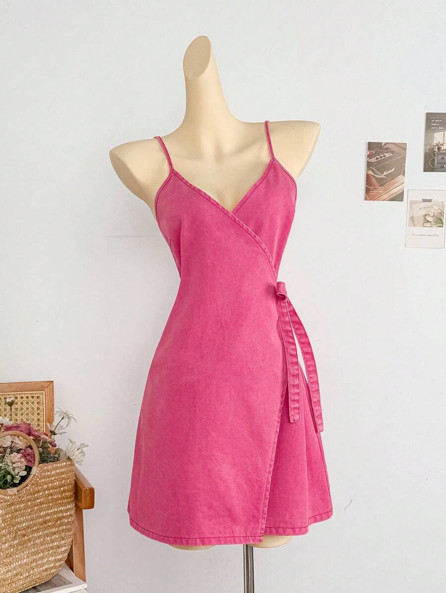 Soleia Robe d'été en jean casual avec nœud pour femme, robe de plage rose, robe courte en jean rose avec bretelles et nœud papillon, robe de club, robes d'été pour femmes, tenues de plage pour femme, tenues de vacances pour femme, vêtements d'été pour femmes, tenue de concert pour femme