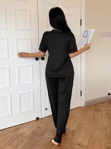 SHEIN 女士撞色蕾丝 V 领短袖上衣和裤子休闲舒适家居睡衣套装 - 黑色 - 查看 2