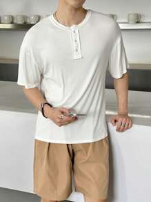 SHEIN 2 Stücke/Set Lässig Kurzarm Shorts Set für Teenager Jungen, Straßen Punk Rock College Stil, geeignet für den täglichen Gebrauch, Partys, Musikfestivals, Frühling/Sommer