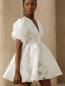 Aveloria Rosie 女式厚重刺绣薄纱花卉深V领腰部褶皱花瓣袖超长A字连衣裙 - 白色 - 查看 1