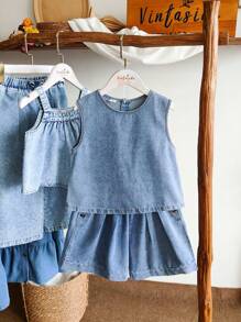 SHEIN Vintaside Kids Conjunto de chaleco vaquero sin mangas y shorts vaqueros lavados para niñas, estilo coreano, versátil para vacaciones, viajes al aire libre y uso casual diario