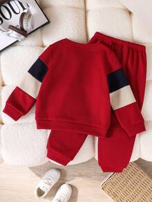 SHEIN 两件套年轻男孩休闲运动运动衫和裤子套装 - 学院风针织袖拼布圆领长袖适合通勤、学校、日常休闲、童装、幼儿男孩服装返校装，适合生日派对、晚会、婚礼、洗礼、开学典礼，适合上学、旅行、运动、秋冬季节，加厚羊毛 - 酒紅色 - 查看 2