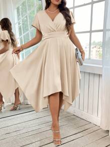 SHEIN Clasi Vestido elegante de talla grande para mujer de verano, de unicolor, con cuello en V y bajo asimétrico