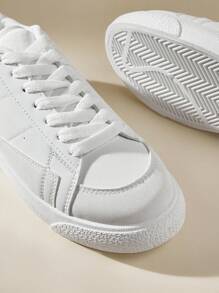 CUCCOO EASI 女士舒适厚底一脚蹬滑板鞋，时尚白色，适合通勤和休闲穿着