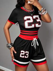 Slaydiva 2025 春夏新款波西米亚音乐节复古复活节休闲日常海滩派对俱乐部性感街头时尚甜美千禧年 Y2K 黑色弹力针织面料撞色红领口和袖口 23 图案圆领短袖短款修身 T 恤搭配红色抽绳腰带黑色功能口袋撞色短裤 2 件女装套装 - 黑色 - 查看 6