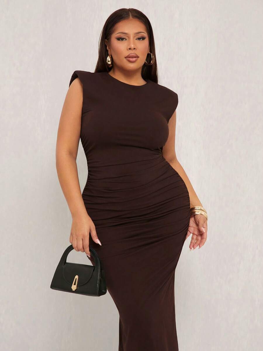 SHEIN X Phaith Montoya SHEIN SXY Đầm nữ cỡ lớn mùa xuân/hè thanh lịch, gợi cảm, tối giản, kiểu dáng thường ngày với đệm vai phóng đại và thiết kế xếp ly ôm sát, phù hợp cho các dịp công sở quyến rũ, du lịch biển, tôn dáng, đi xem hòa nhạc, công sở, đi làm, nghỉ dưỡng, dã ngoại, kỳ nghỉ, nhiều lớp, ngày lễ, hẹn hò, sinh nhật, tiệc độc thân, tiệc cocktail, sự kiện trang trọng, Gyaru, Ibiza, Nashville, nghỉ ngơi, tiệc rave, kín đáo, sang trọng, câu lạc bộ, dễ thương, thường ngày, mua sắm, thời trang đường phố, đi chơi, dáng người tôn dáng; - màu nâu - Xem 1