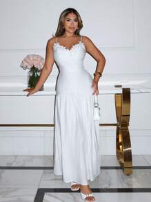 Xyvia Vestido de verano con tirantes finos, decoración floral 3D y color liso para mujer - Blanco - Ver 3