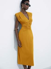 Aveloria Modichic 新款优雅欧美时尚简约端庄优雅百搭奢华纯色V领垫肩无袖褶皱设计高腰修身长裙女