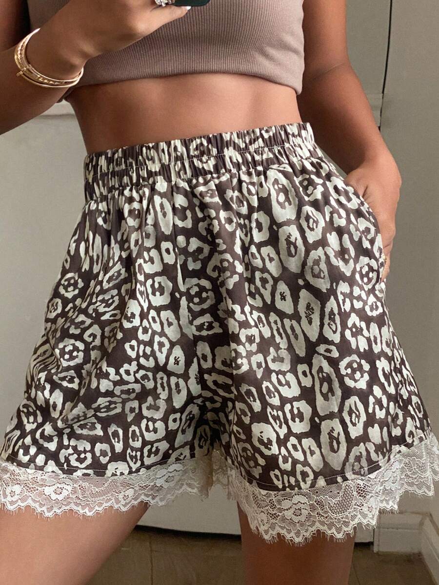Livesso 女式撞色蕾丝豹纹松紧腰直筒休闲度假短裤，夏季 - 棕色 - 查看 1