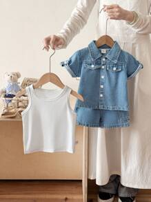 SHEIN Bộ trang phục xuân/hè 3 món cho bé trai: Áo vest không tay màu trắng, áo khoác denim tay ngắn ve lật và quần short denim, kiểu dáng đơn giản, thiết kế vừa vặn, phù hợp cho các hoạt động vui chơi ngoài trời, thoải mái khi ở nhà và tiệc tùng - Màu xanh nhạt - Xem 5