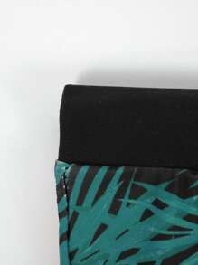 Manfinity KASUA Men Printed Drawstring Beach Vacation Swimming Trunks (Asymmetrical Cutting) - Dark Green - View 7