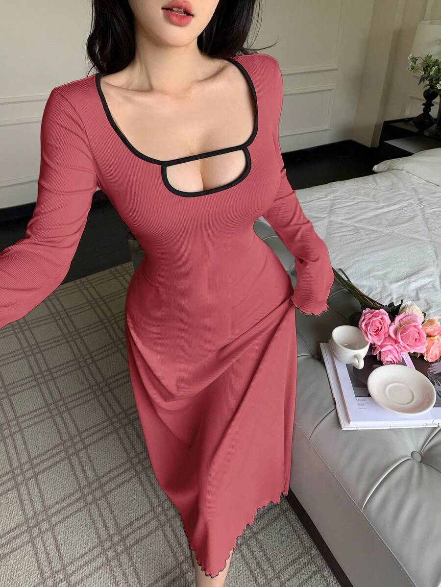 SHEIN 女士休闲镂空方领连衣裙，舒适保暖，秋冬必备 - 紅木色 - 查看 1