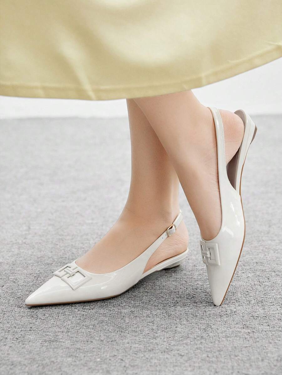 CUCCOO BIZCHIC 女士新款方扣尖头平底低跟鞋奇特鞋跟通勤风格百搭舒适米色一脚蹬平底鞋，适合办公室和休闲穿着 - 米色 - 查看 1